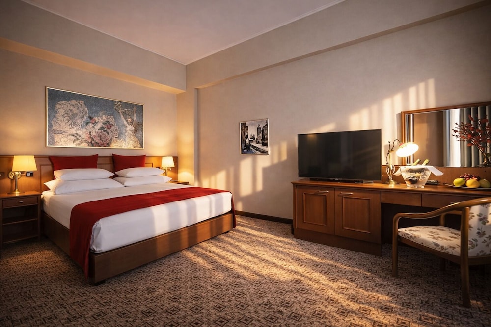 Standard, Single, Grand Hotel International 2/5