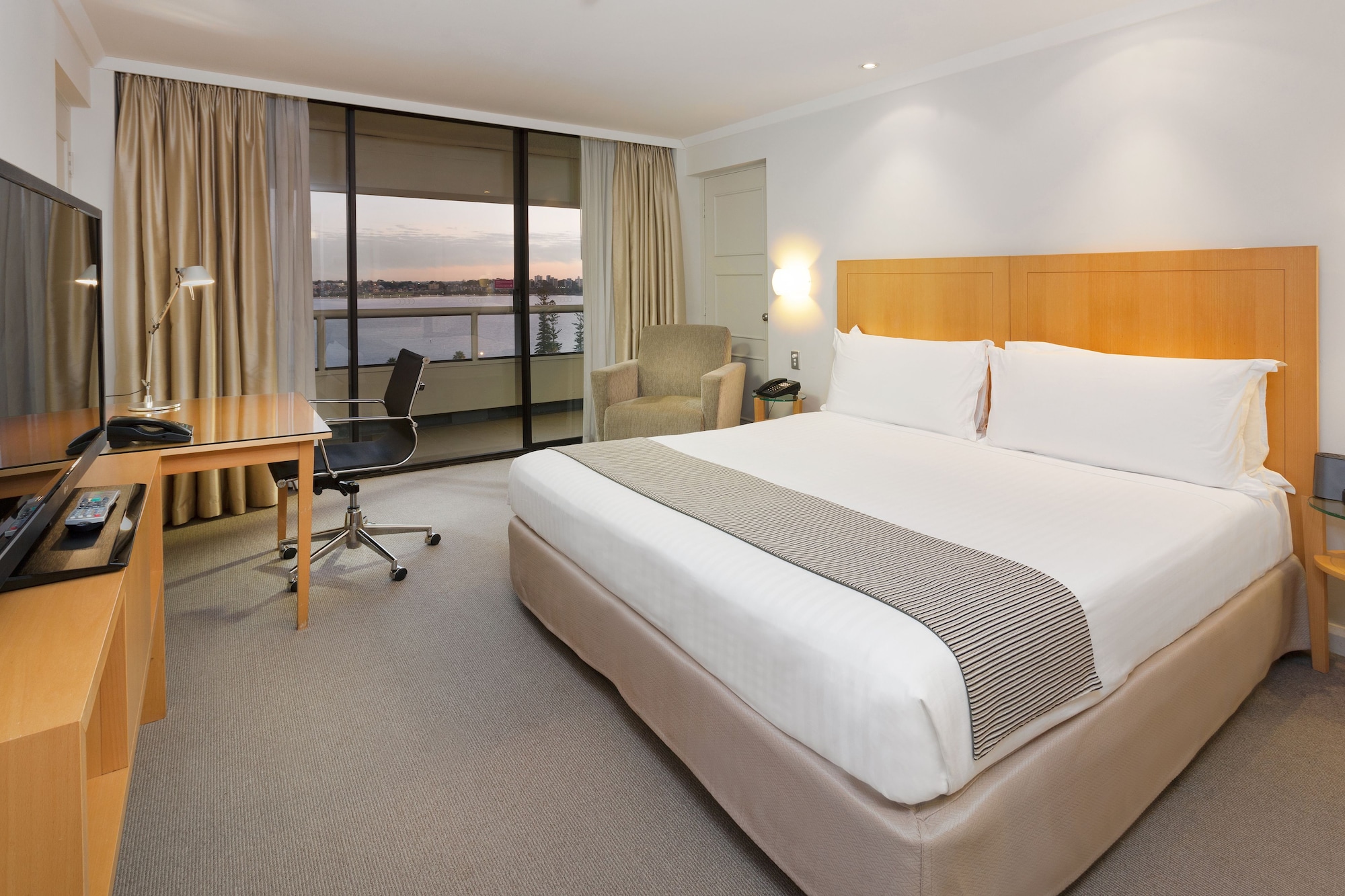 Swan, Premium, King Bed, River View, Balcony, Top Floor