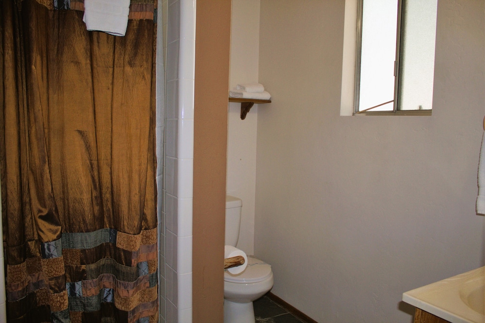 Goldmine Lodge 48/50