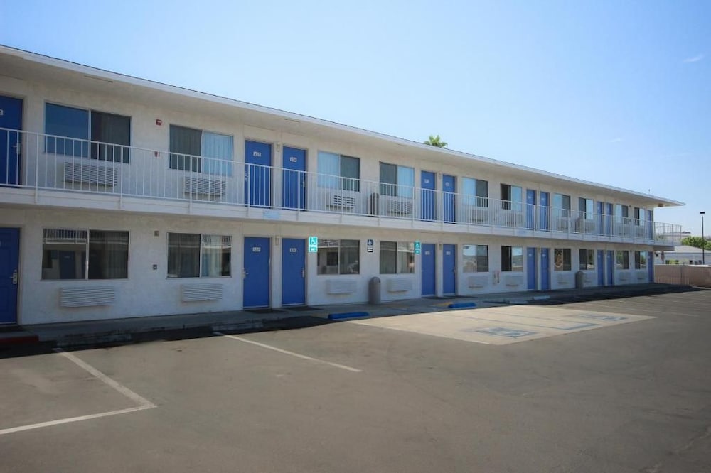 Motel6 Tulare, CA in TULARE - CA