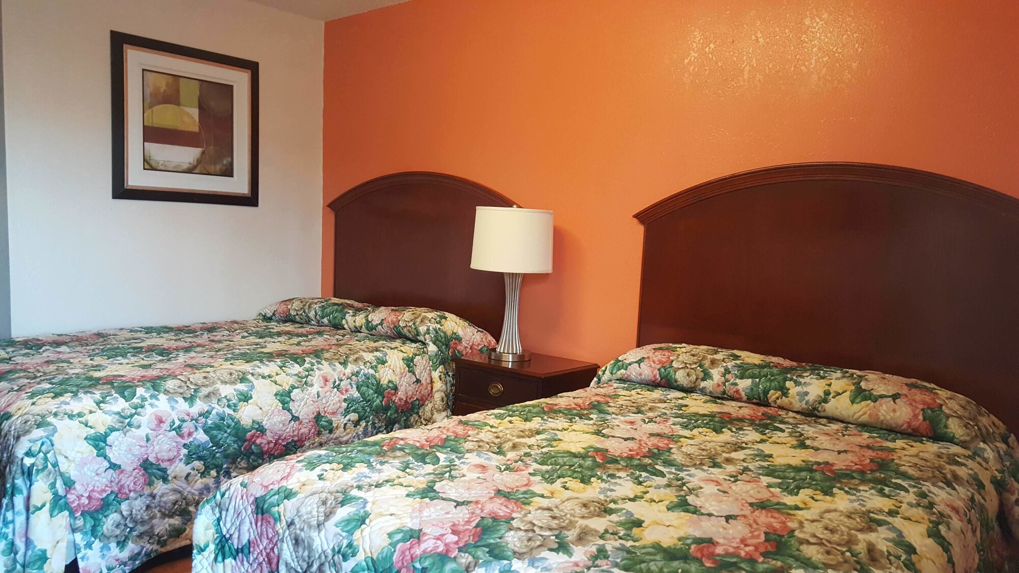 DELUXE, 2 DOUBLE BEDS
