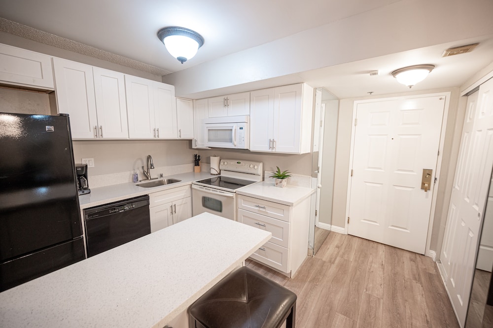 2BD2B Apartment Stay Together Suites 976 52/64