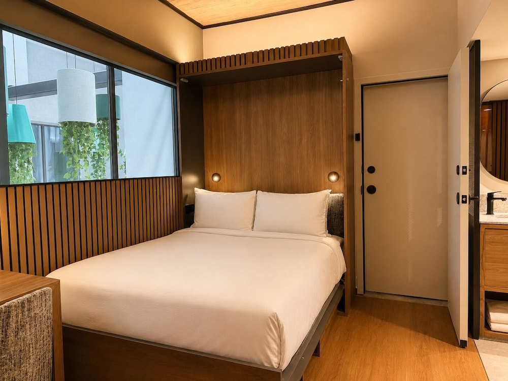 Room, Murphy Bed, Queen Bed