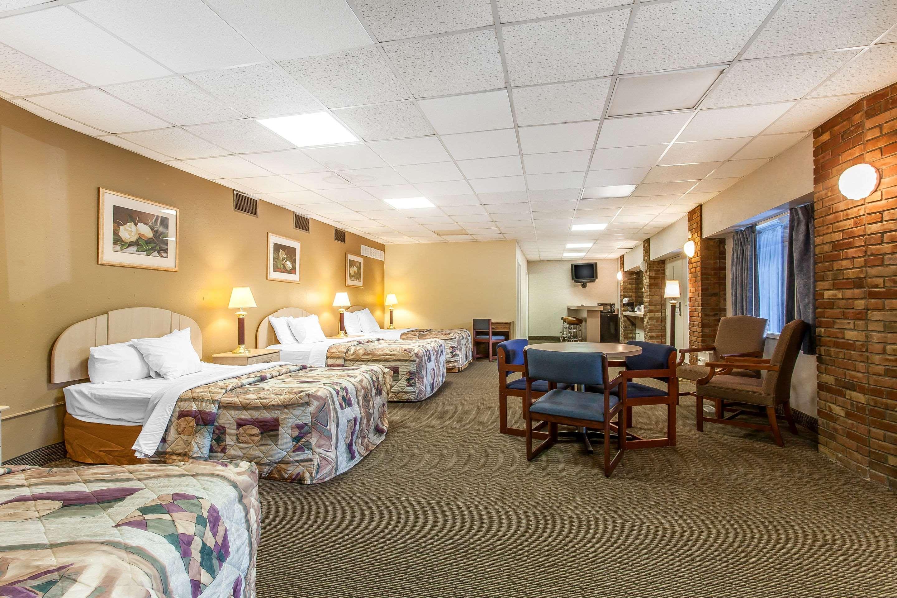 SUITE, 4 DOUBLE BEDS