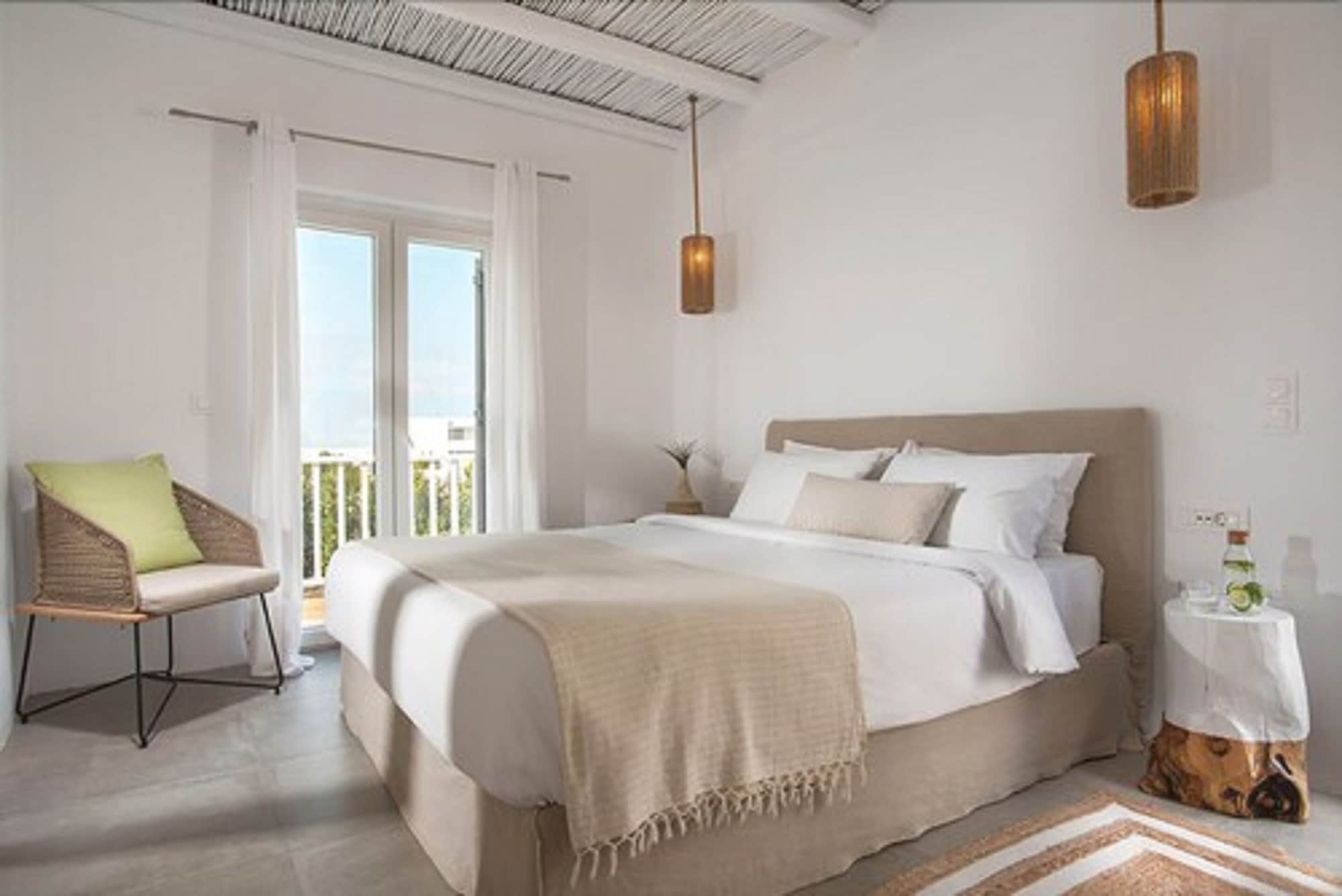 DELUXE, DOUBLE BED
