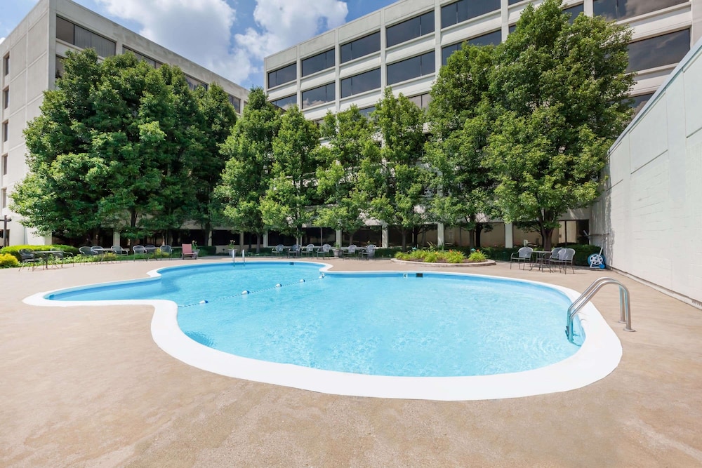 Wyndham Indianapolis Airport 67/72