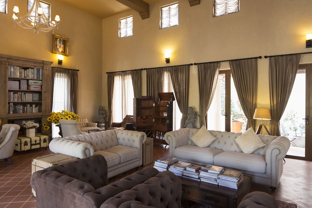 Town Square Suites By Toscana Valley 26/50
