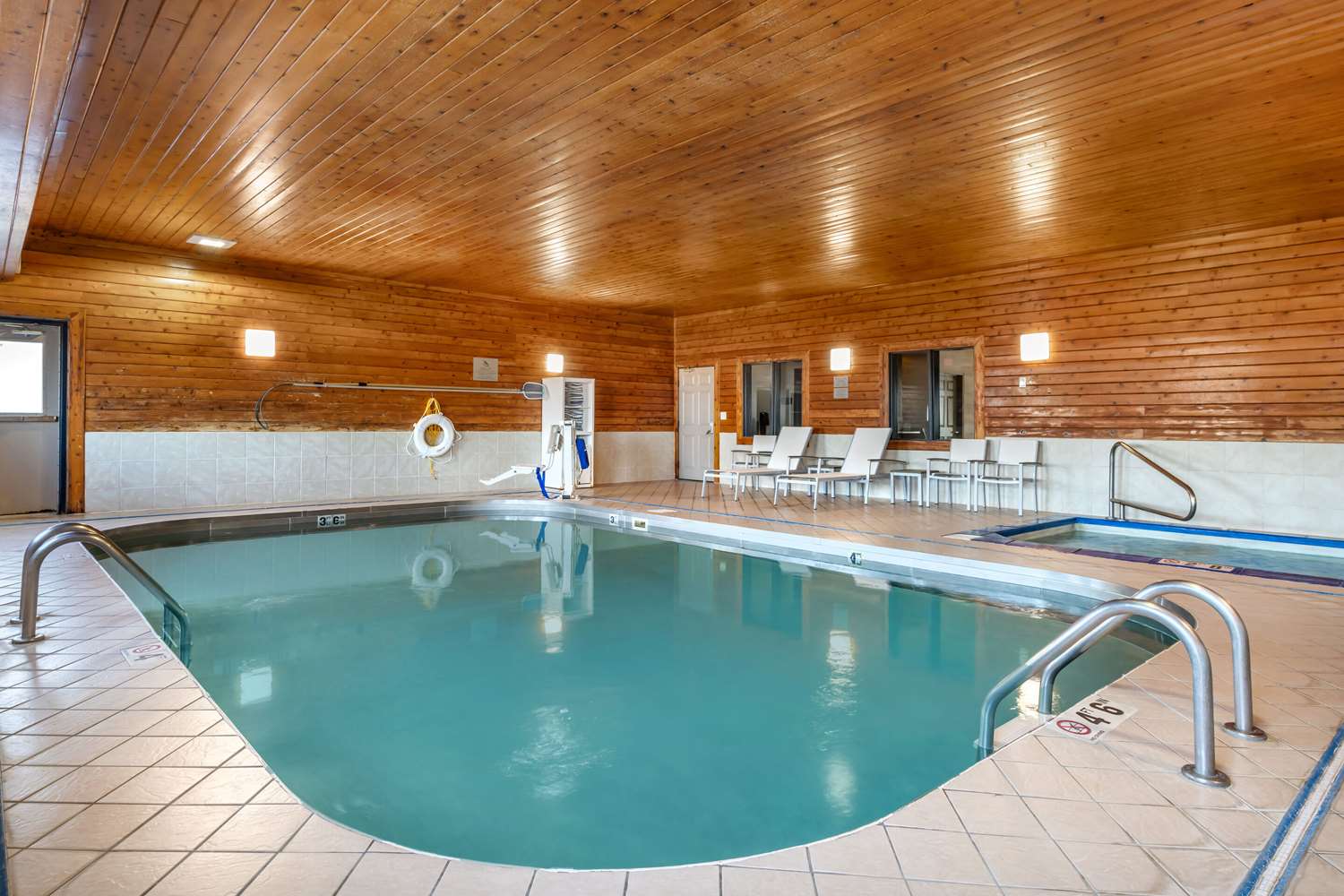 Country Inn & Suites by Radisson, Watertown, SD 9/21