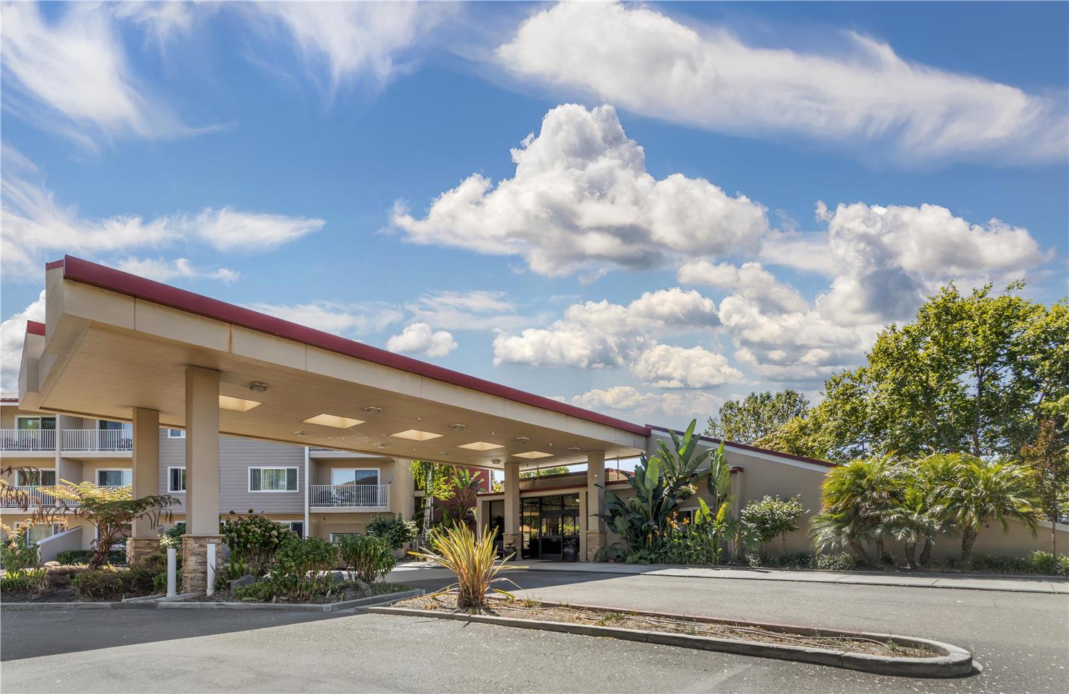 Best Western Plus Garden Court Inn 5/54