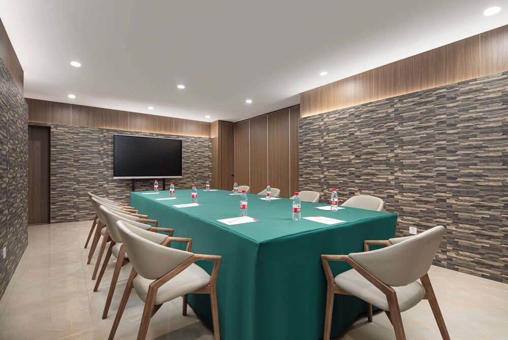 Ramada Encore by Wyndham Jinan Shanghe 25/28
