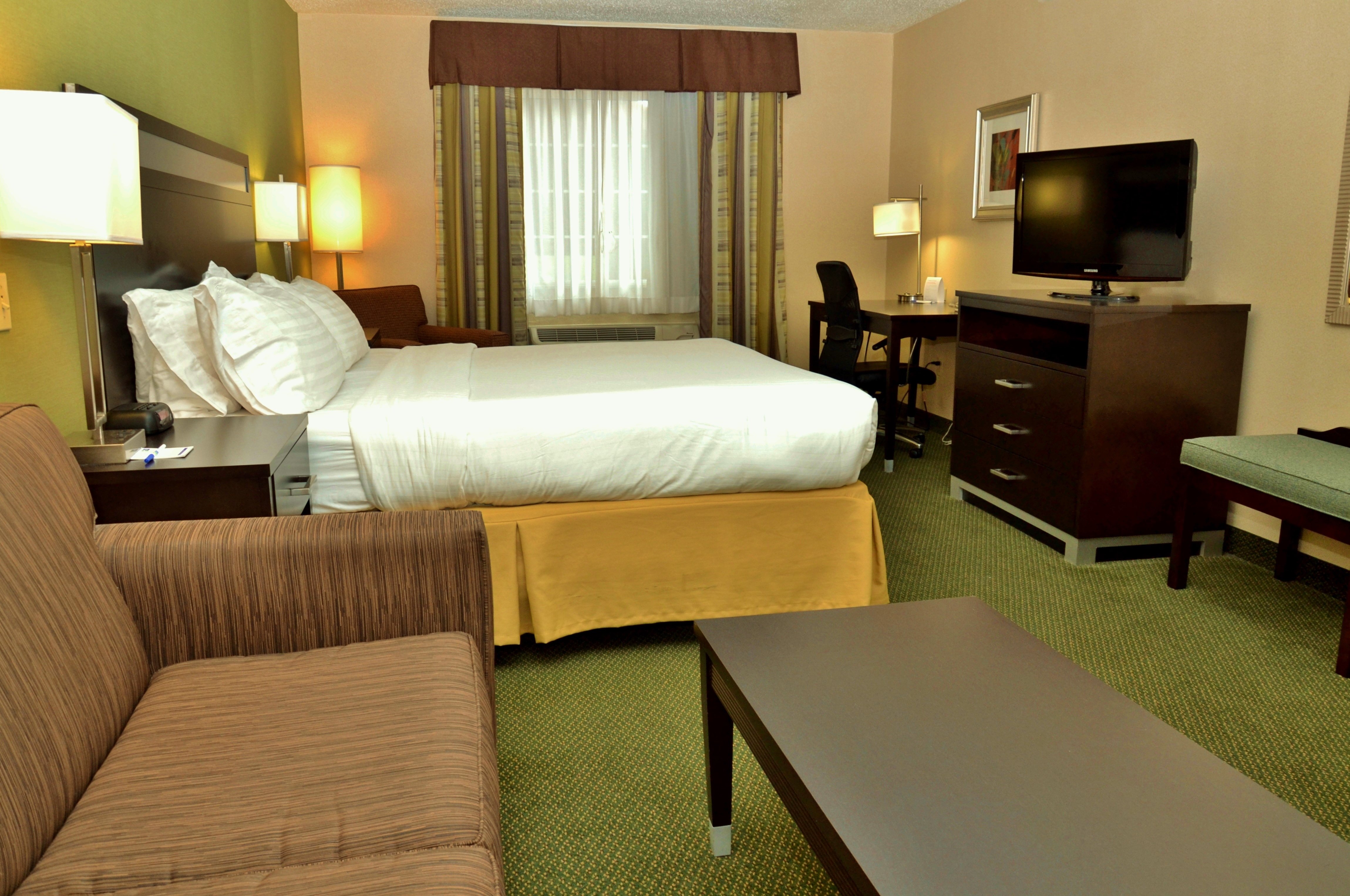 Holiday Inn Express Suites Center Township 41/78