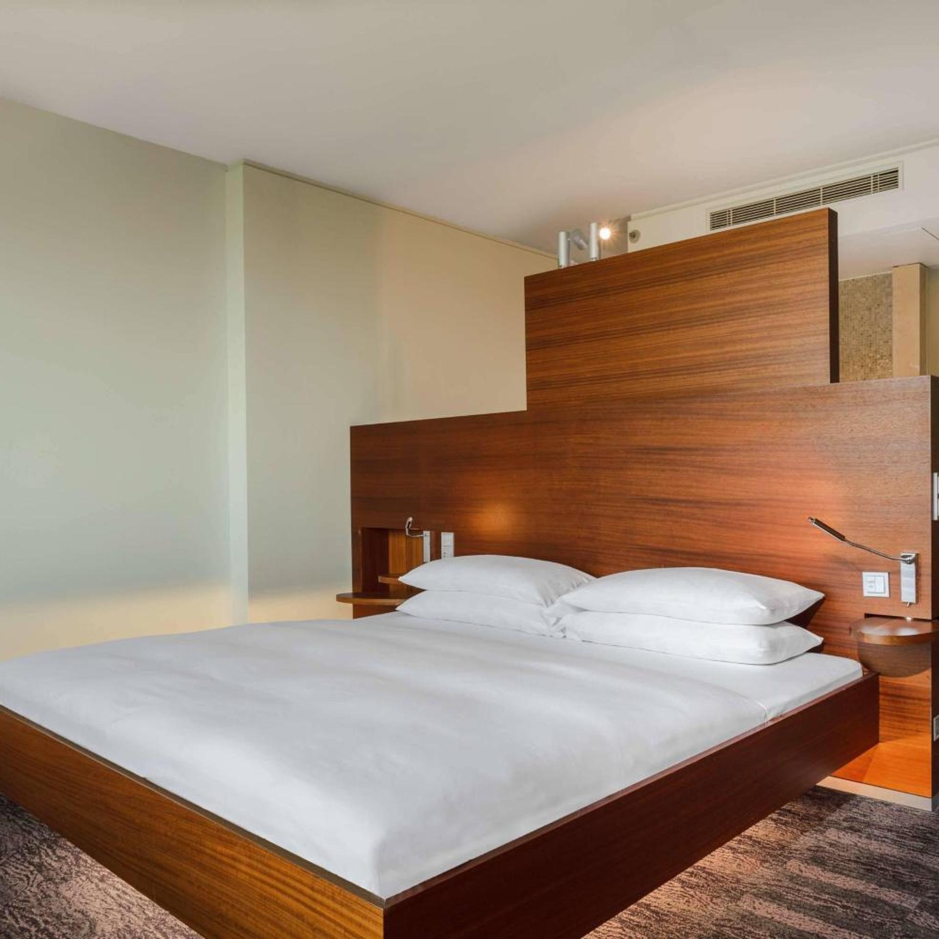 جناح رئاسي بسرير كينج بغرفتي نوم، SHERATON BERLIN GRAND HOTEL ESPLANADE 4/6