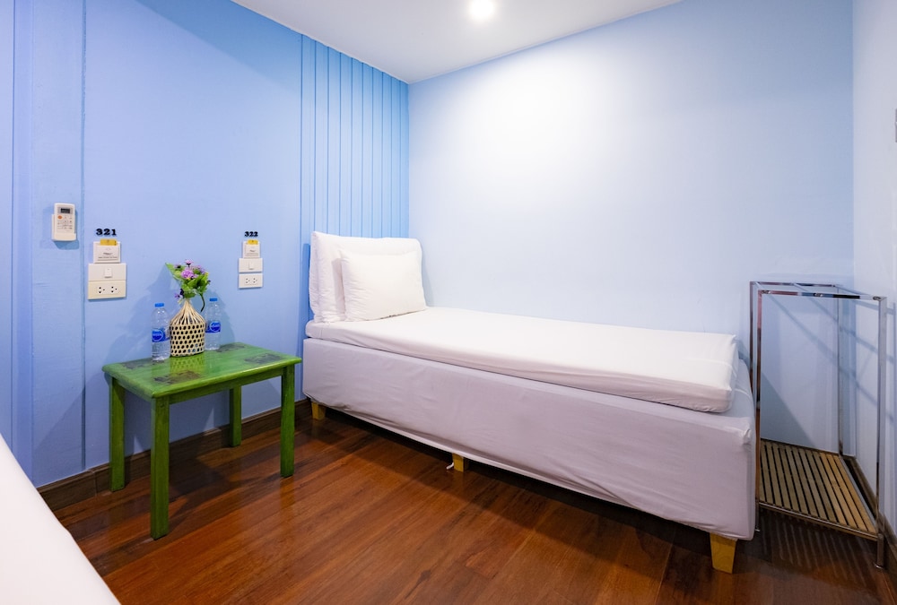 Check-In My Hostel 11/27