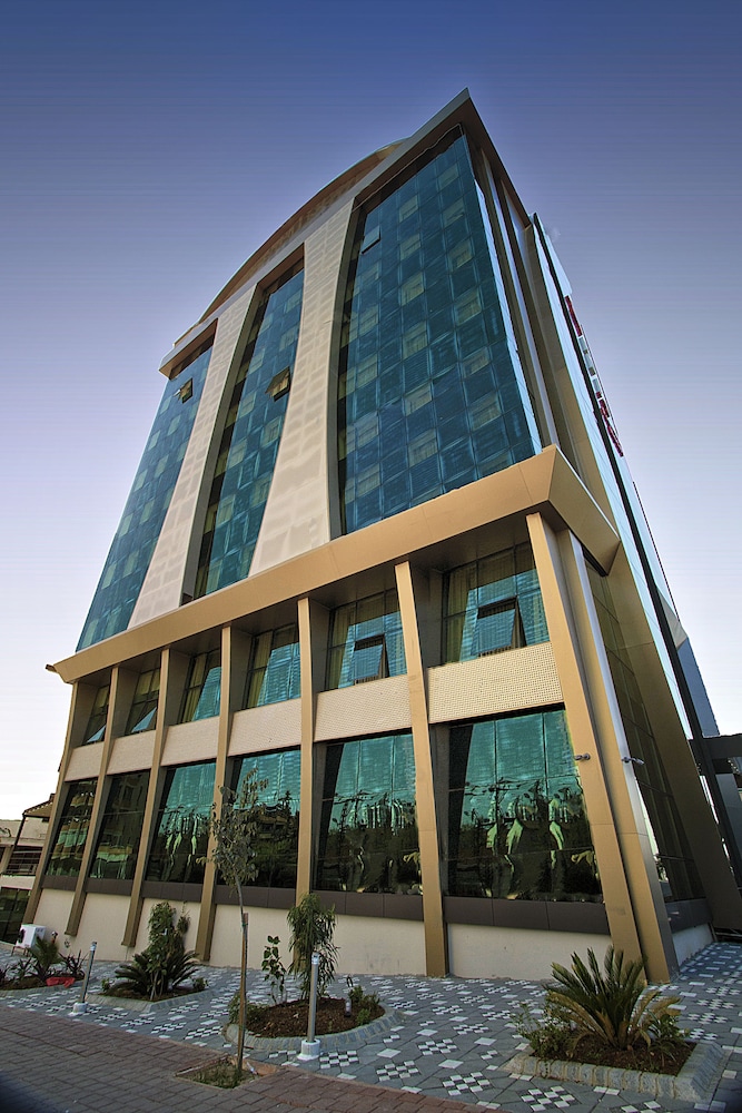 Edis Premier Hotel 3/37