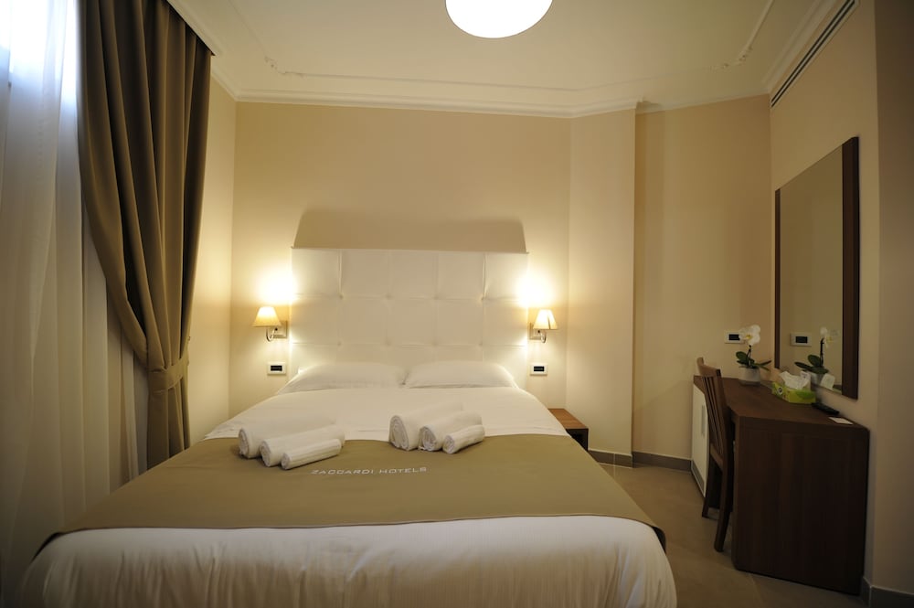 ECONOMY, DOUBLE OR TWIN BED