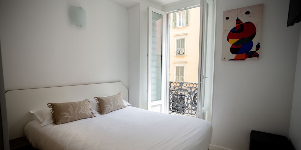 Hotel Napoleon 7/30
