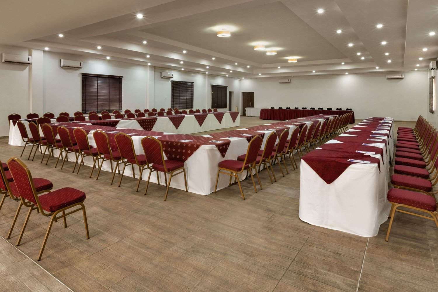 Hawthorn Suites By Wyndham Abuja 24/31