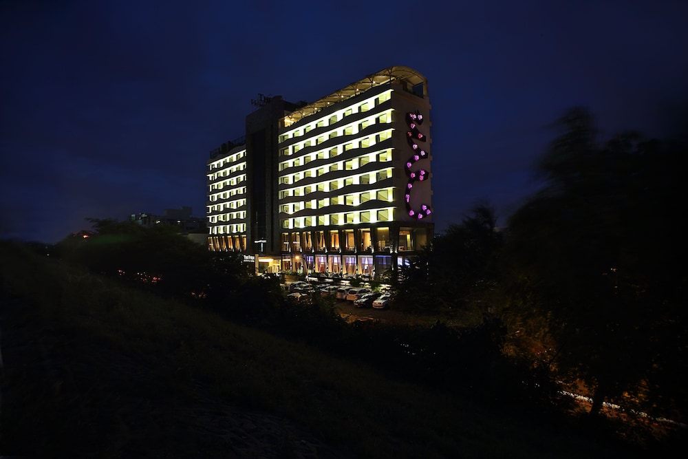Fortune Select SG Highway, Ahmedabad - Member ITC Hotels Group 2/39