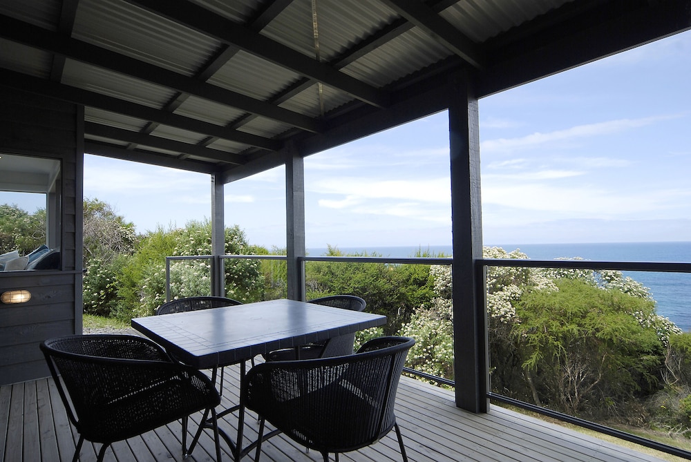 POINTS SOUTH BY THE SEA 24/53