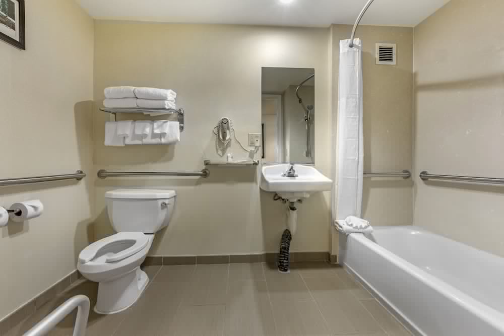 Comfort Suites Visalia - Convention Center 12/41