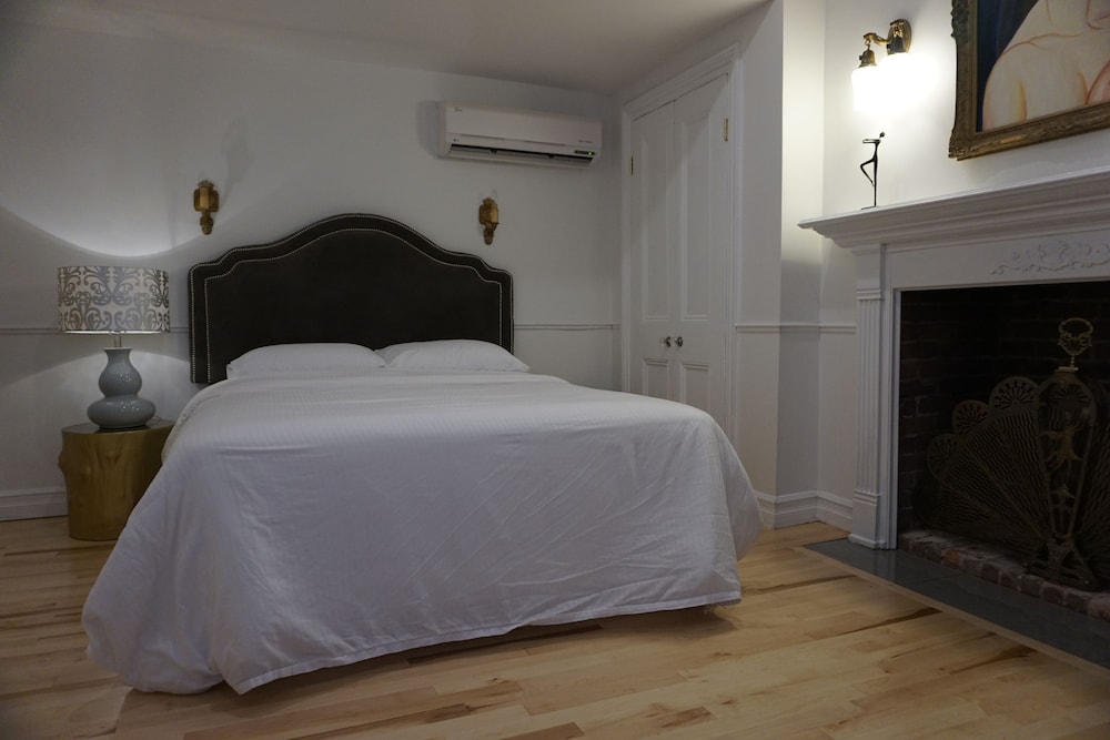 Semi Room, Sol, Queen Bed