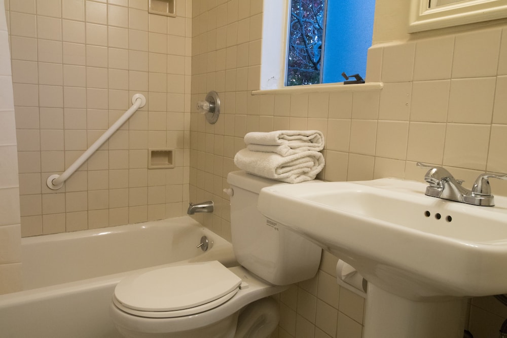 Carmel Wayfarer Inn 50/50