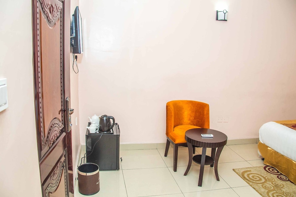 Royal Crest Hotel & Suites 50/50