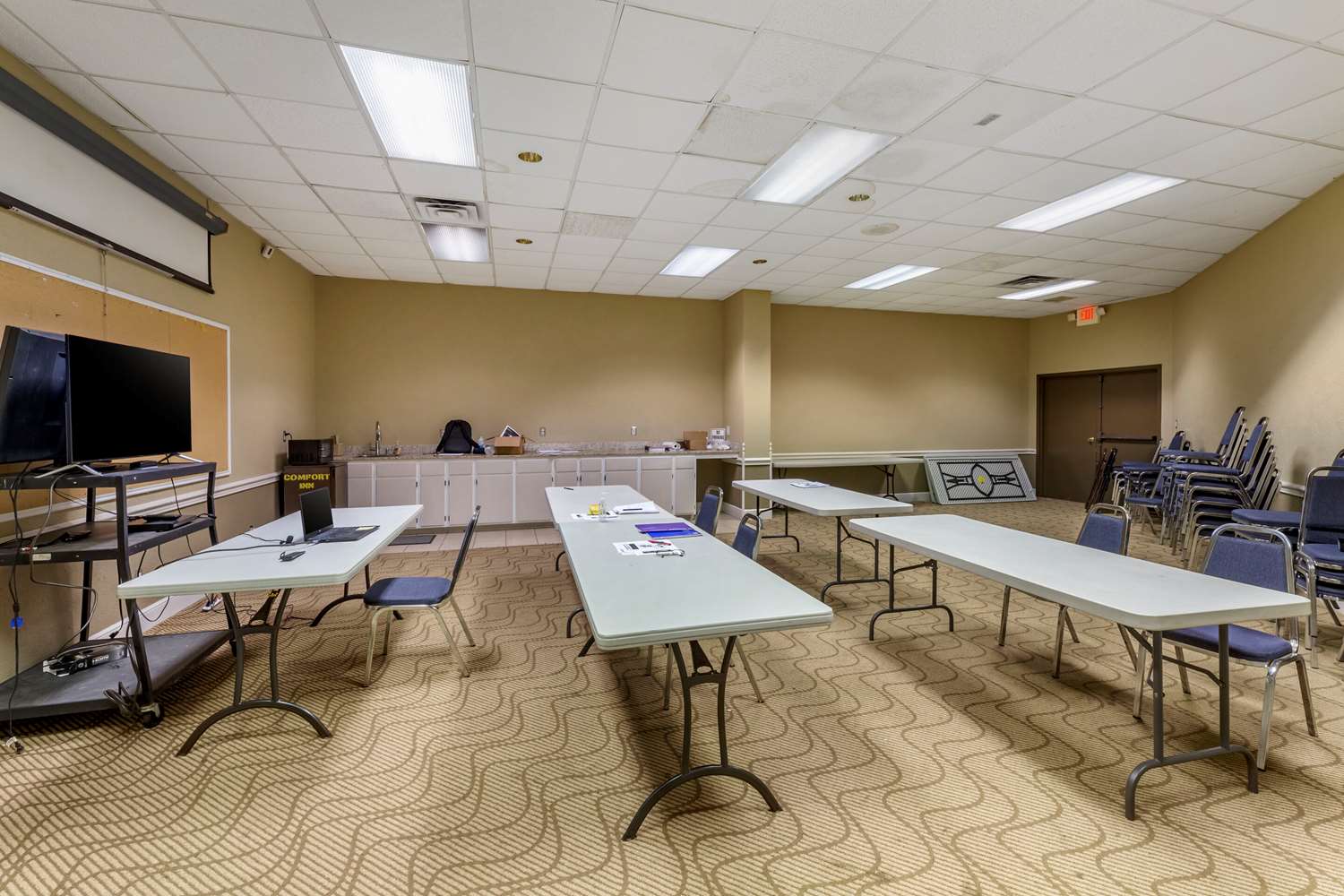 Comfort Inn Alliance 19/21