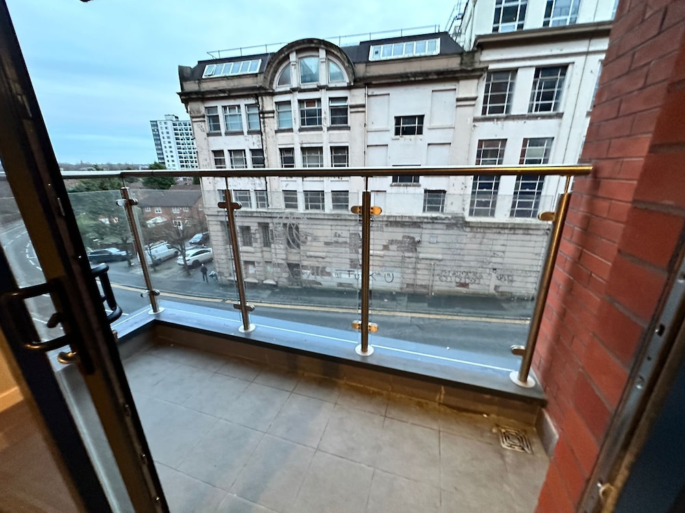 Dream Apartments Manchester 2/50