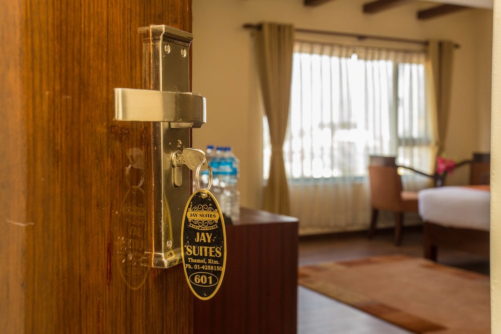 Hotel Jay Suites 54/75
