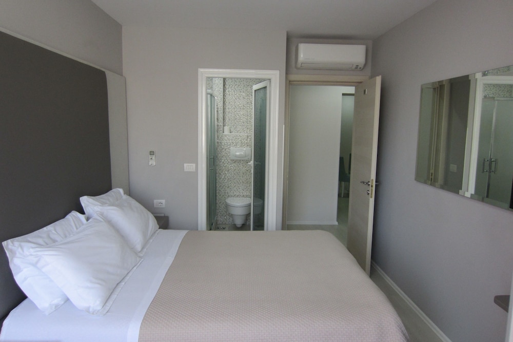 Freddy S Hotel 25/60