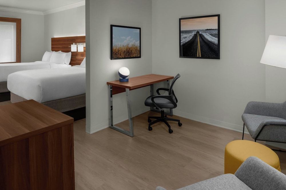 Holiday Inn Express Suites Rancho Cucamonga 48/57
