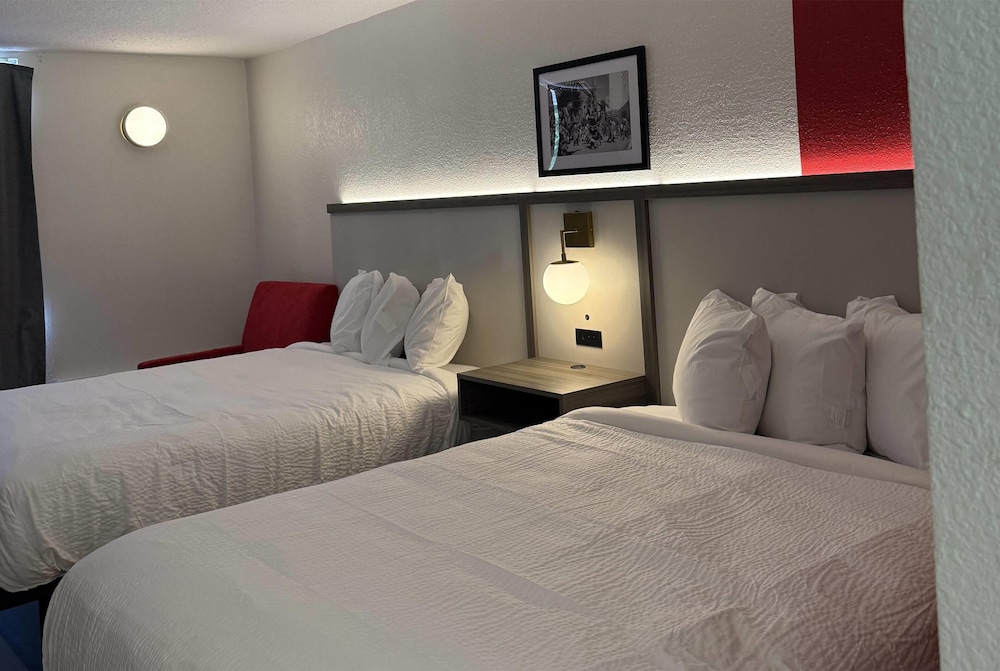 Ramada by Wyndham Lumberton NC North 28/60