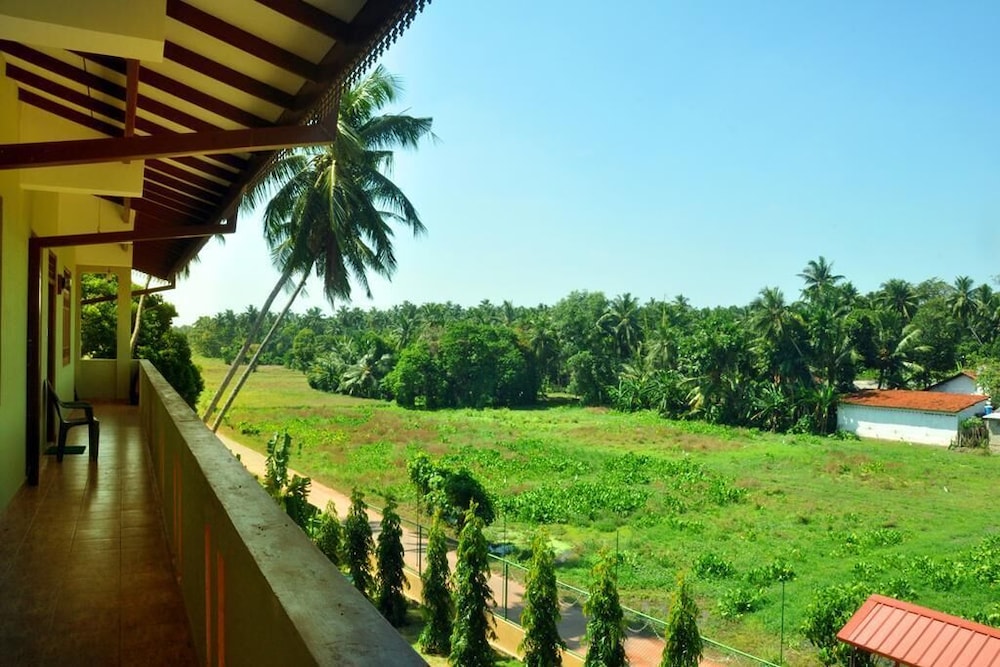 Green View Hotel 65/72