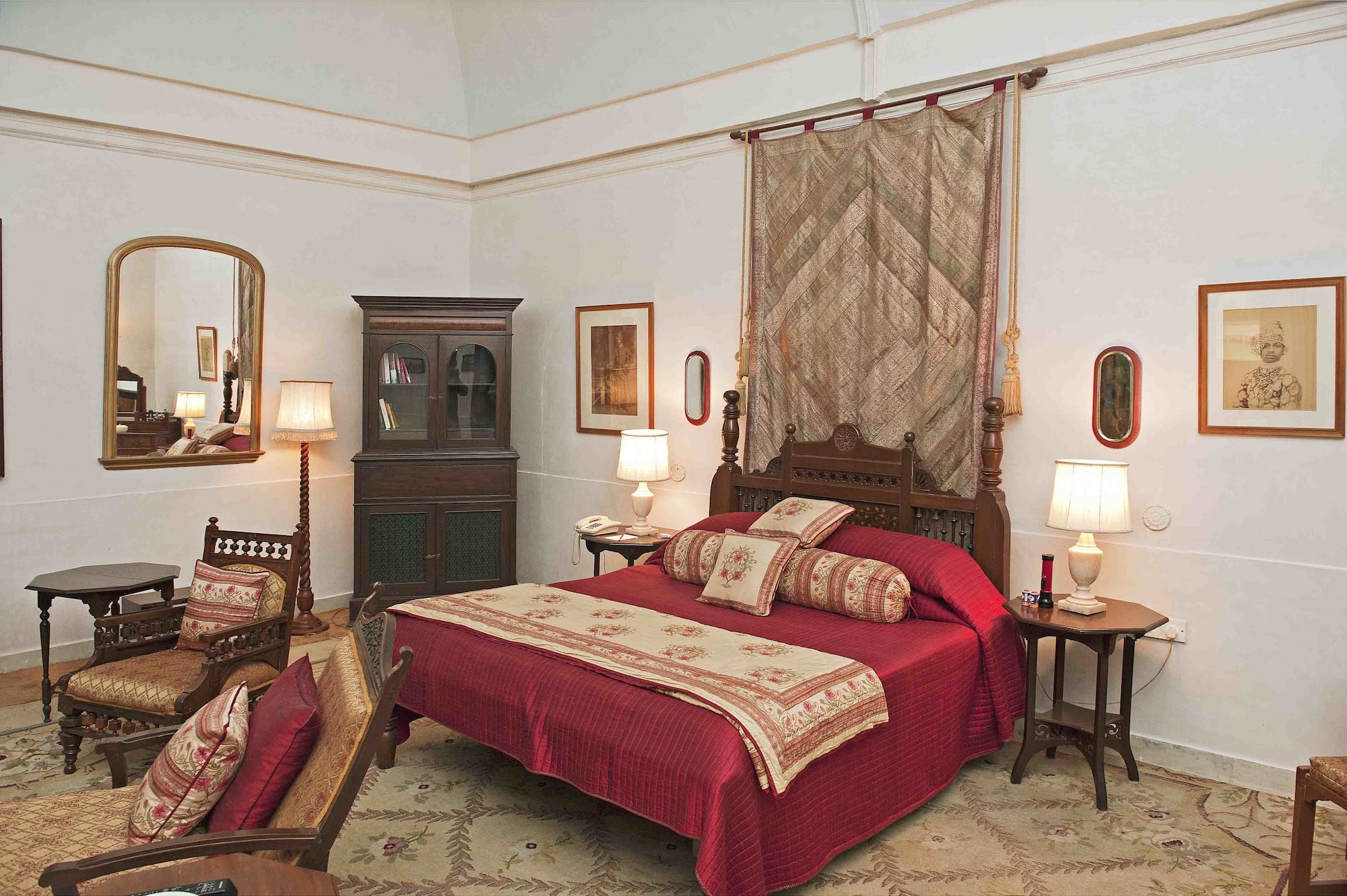 REGAL, SUITE