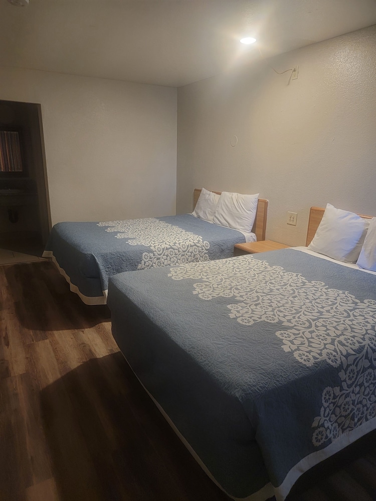 ROOM, DOUBLE BED