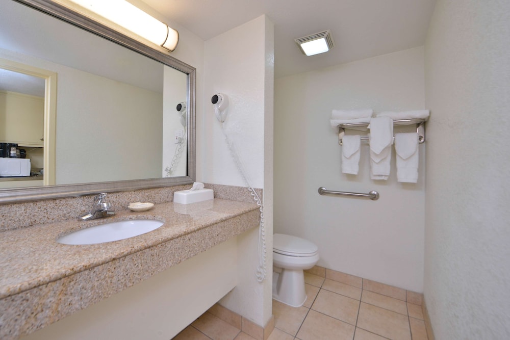 Best Western Plus Chesapeake Bay - Norfolk 22/40