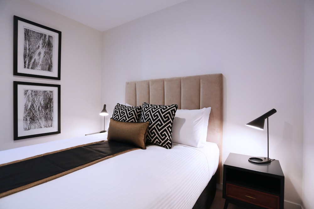 Alex Perry Hotel And Apartments 6/54