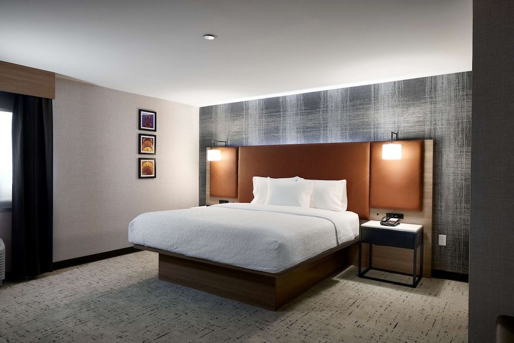 Hampton Inn Newark Airport 10/31