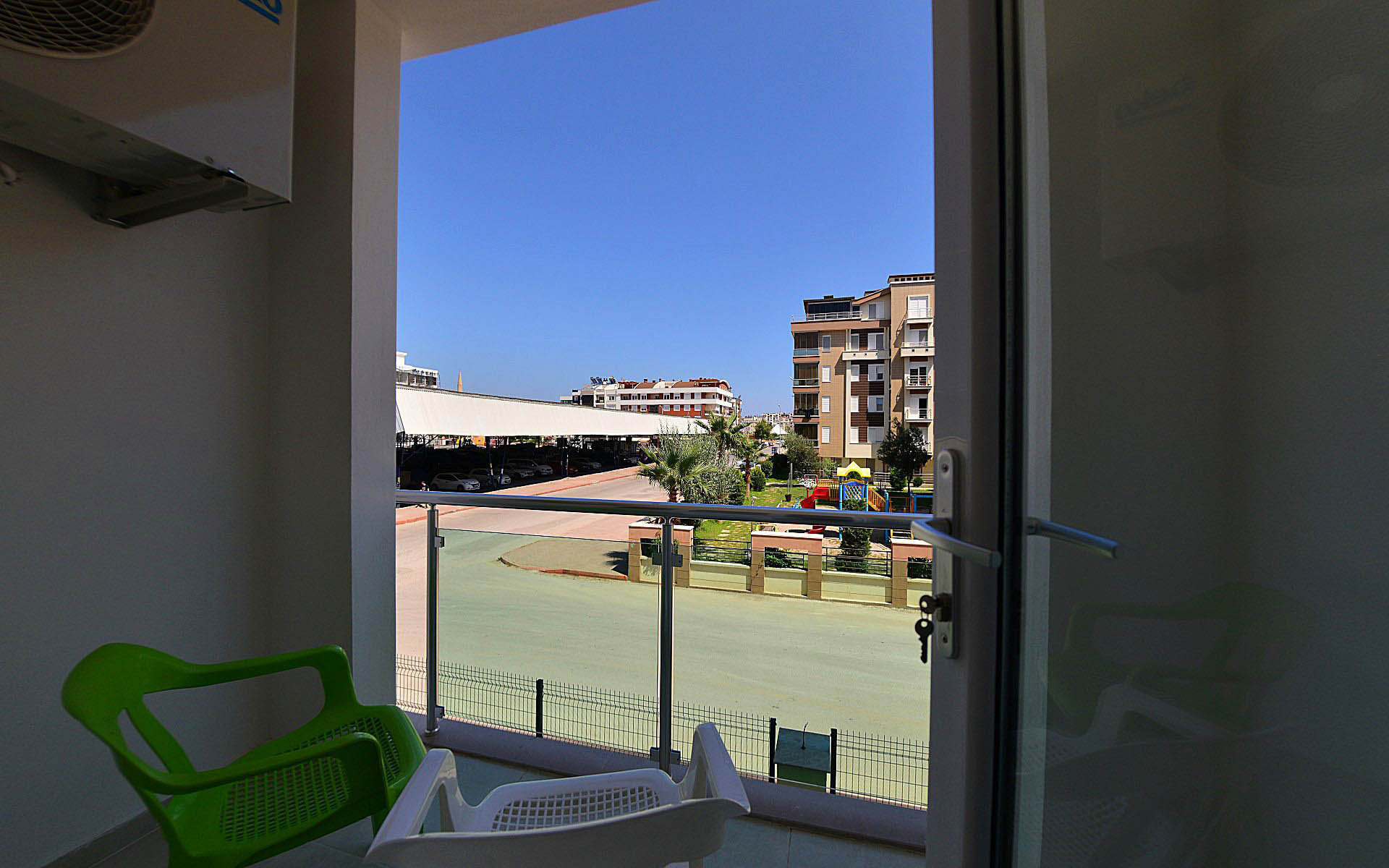 The Suites 82/100