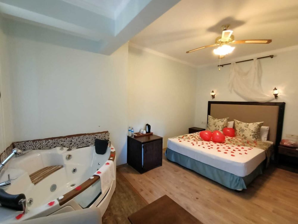Beyaz Konak Otel 15/30