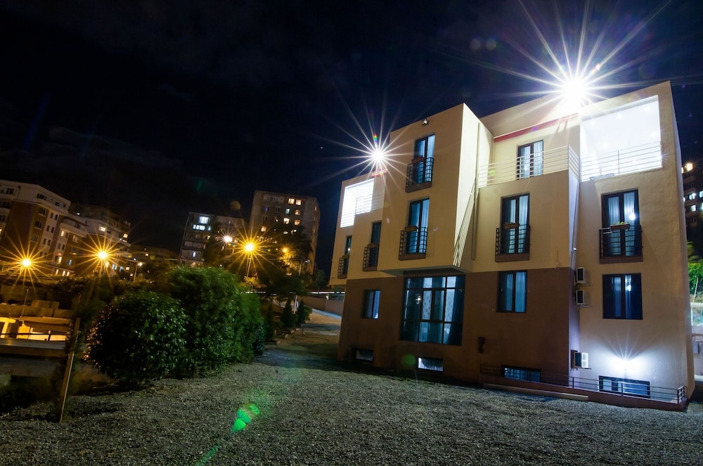 Hotel Ellegance 64/65