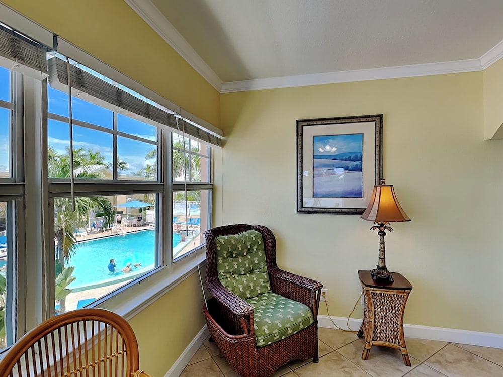 Barefoot Beach Resort 58/77