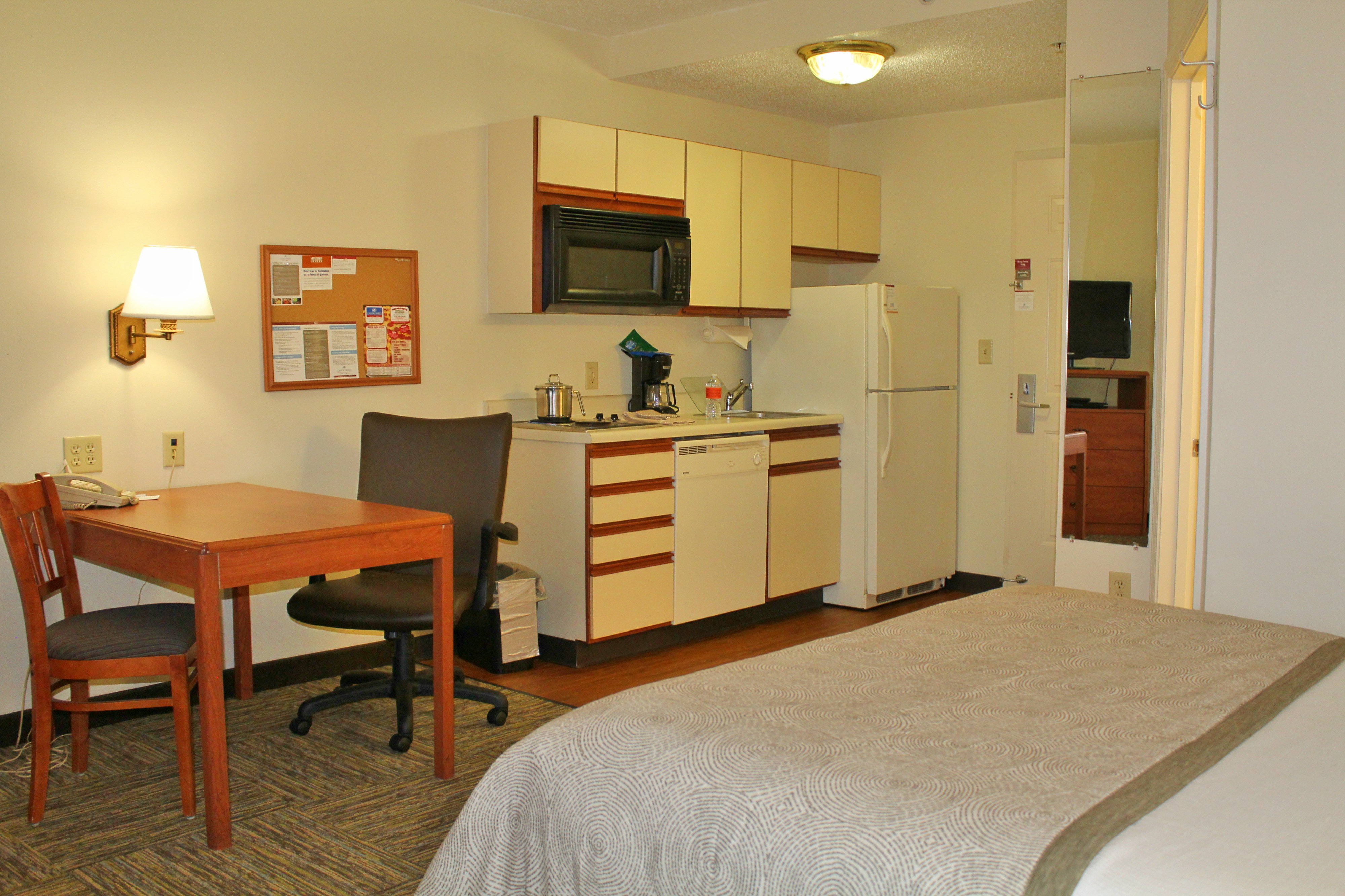 Candlewood Suites Syracuse-Airport 61/75