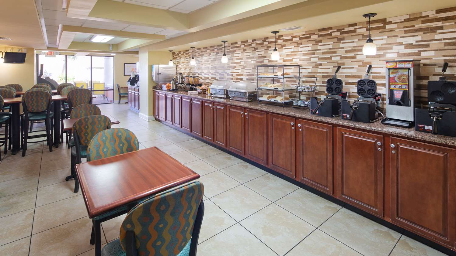 Best Western Ocean Sands Beach Resort 26/35