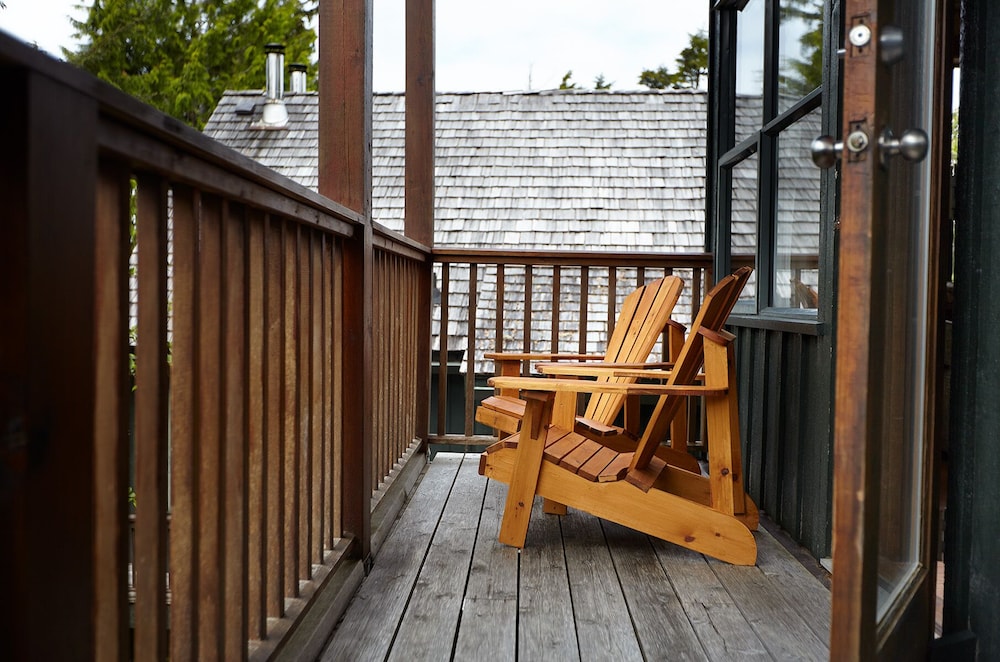 Middle Beach Lodge 12/68