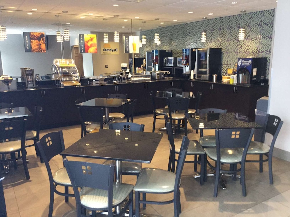 Days Inn & Suites By Wyndham Bonita Springs North Naples 13/28