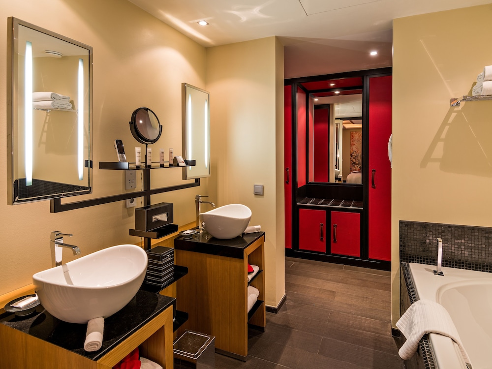 Five Seas by Inwood Hotels 29/60