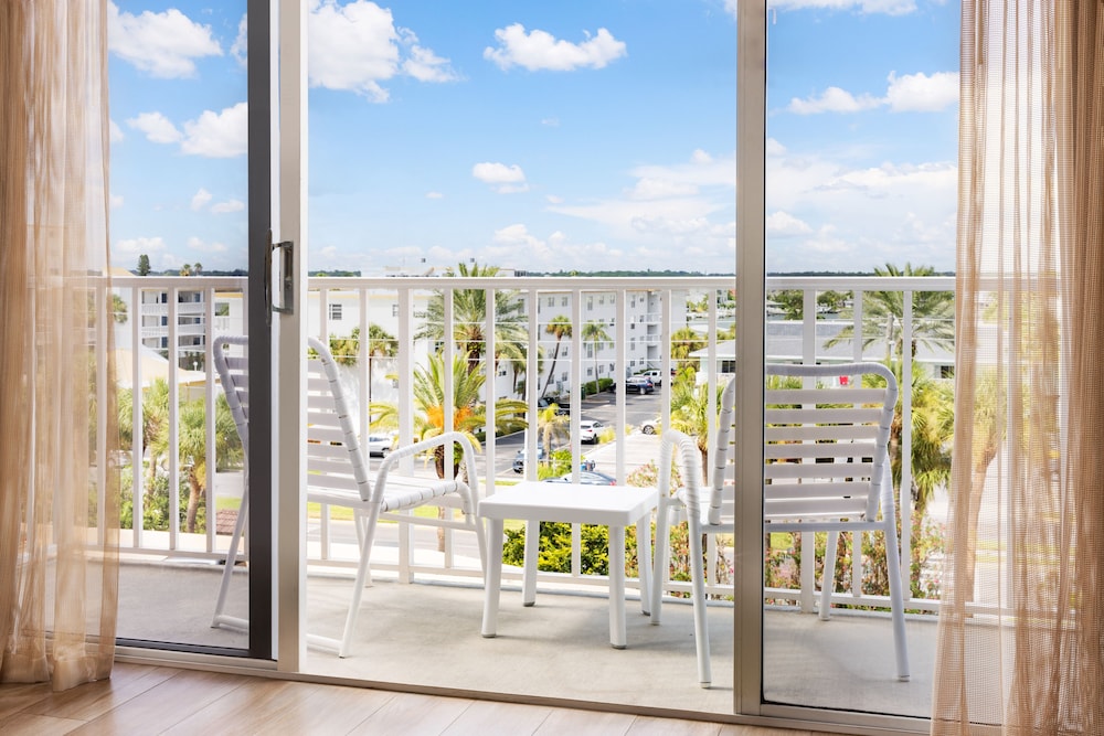 DoubleTree Beach Resort by Hilton Tampa Bay - North Redington Beach 25/59