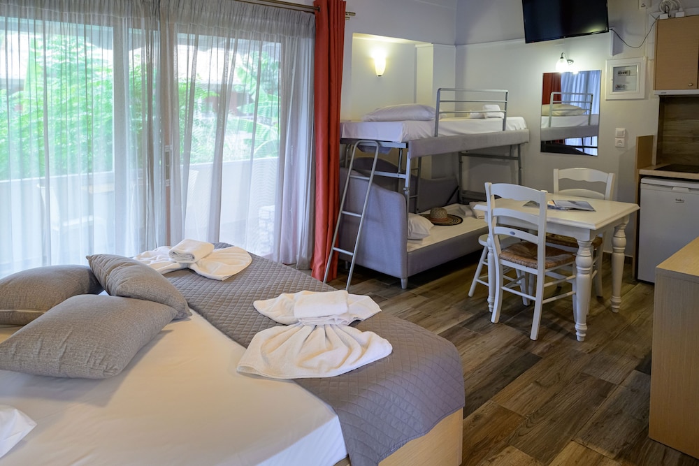Rouda Bay Beach Hotel 35/50